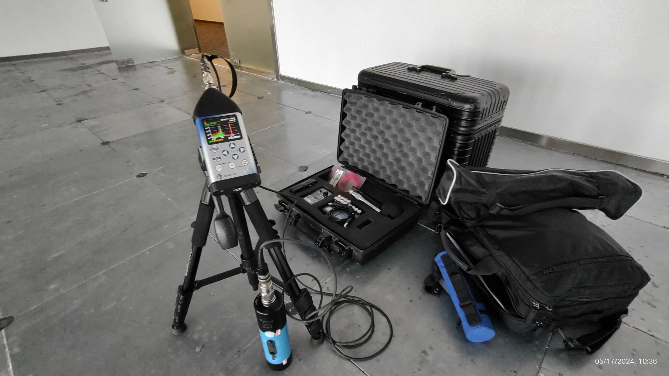 Vibration monitoring equipment set up in an unfinished building interior
