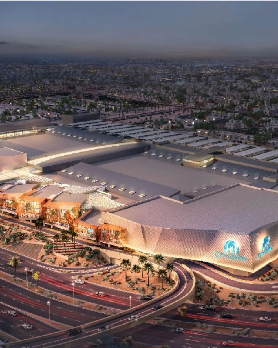 Shopping center in Riyadh at night